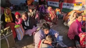 বাংলাদেশে ঢুকতে ভারতীয় সীমান্তে হঠাৎ শত শত মানুষের&hellip;