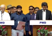 তামিলনাড়ুর মুখ্যমন্ত্রী হিসেবে শপথ নিলেন বিজয়