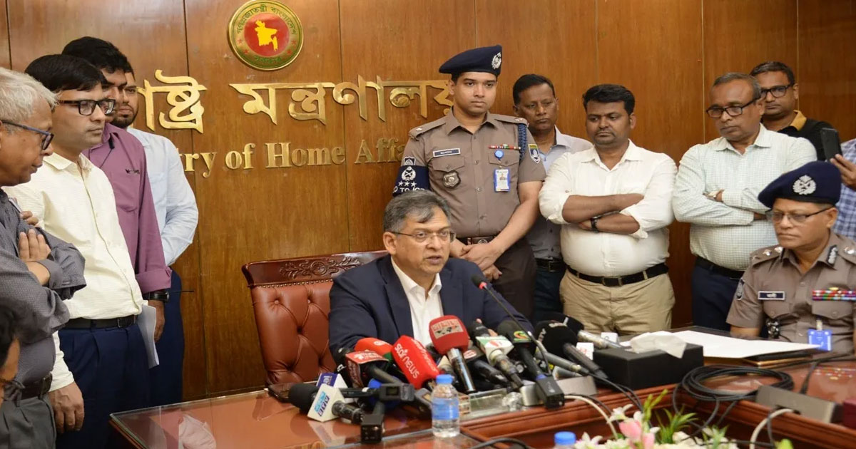 টিআইবির প্রতিবেদন পত্রিকার কাটিংনির্ভর, মন্তব্য করতে চাই না: স্বরাষ্ট্রমন্ত্রী