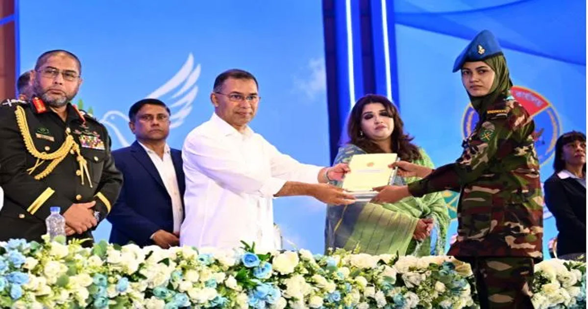 সুদানে শহীদ ছয় সেনাসদস্যের স্ত্রীর হাতে বিশেষ সম্মাননা তুলে দিলেন প্রধানমন্ত্রী