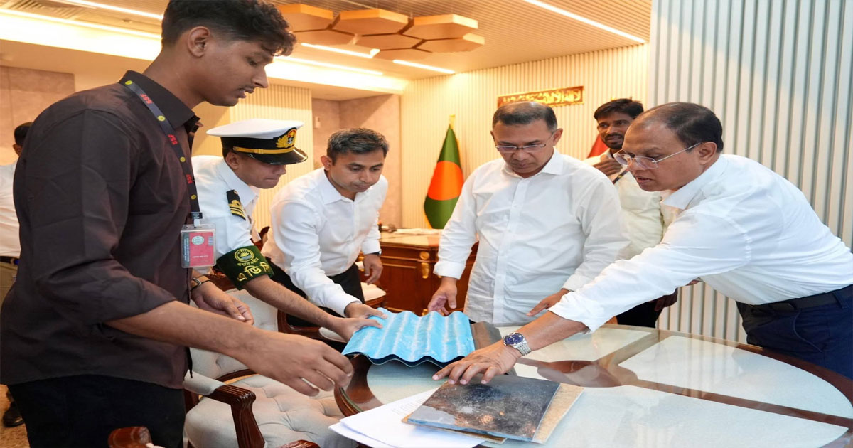 সবজি থেকে পলিথিন এবং কলাগাছ থেকে টিন: তরুণ উদ্ভাবকের পাশে প্রধানমন্ত্রী