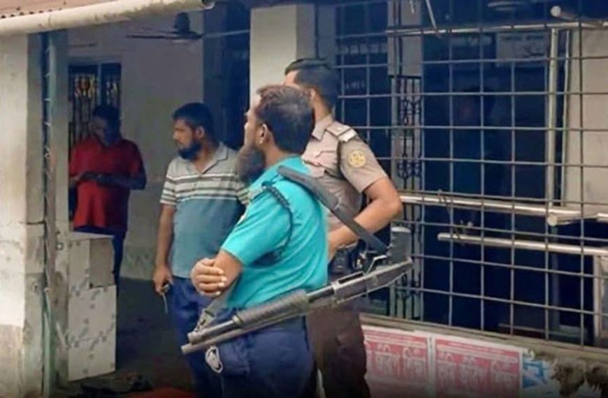 খুলনায় মসজিদে ফজরের নামাজ চলাকালে সন্ত্রাসীদের গুলিতে দুই মুসল্লি গুলিবিদ্ধ