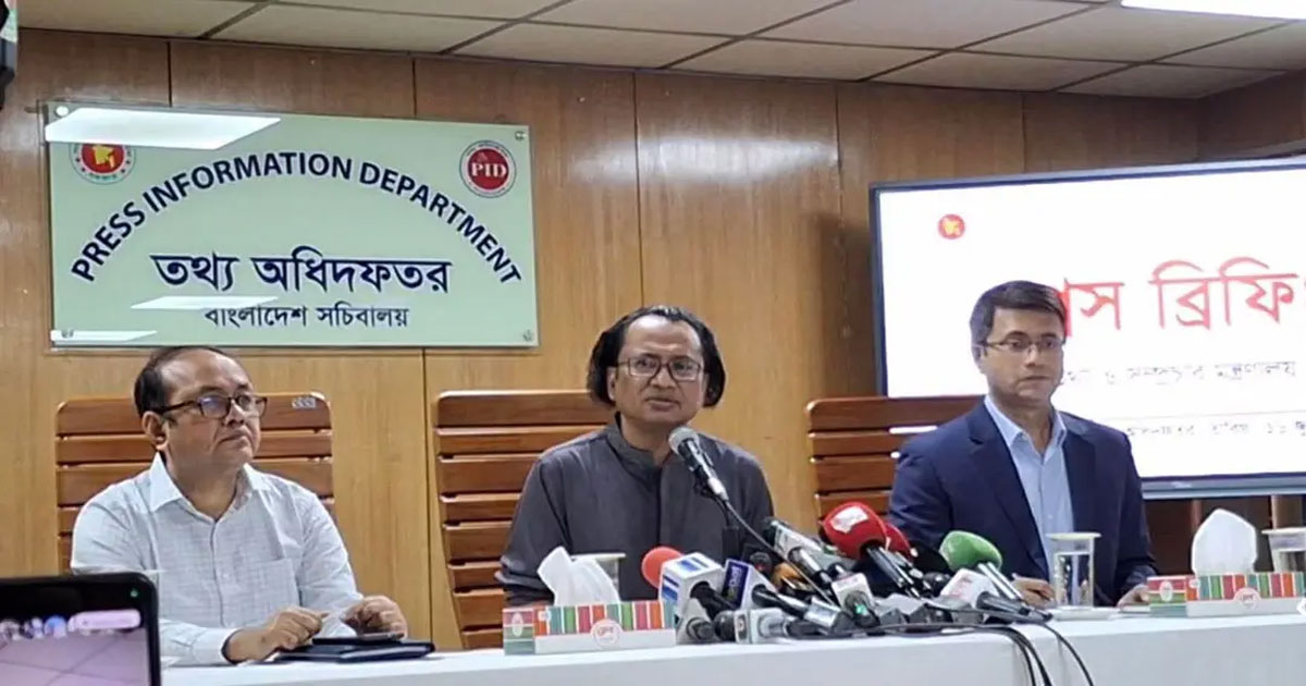 তাৎক্ষণিক প্রতিবাদে ভারত থেকে ফিরেছি, আটকে রাখার কথা সঠিক নয়: তথ্য উপদেষ্টা