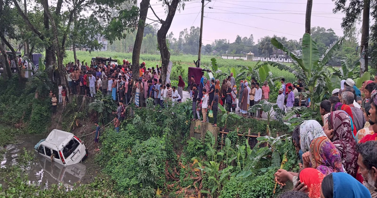 দুবাই প্রবাসীকে বিমানবন্দরে পৌঁছে দিতে গিয়ে সিরাজদিখানে সড়ক দুর্ঘটনায় স্ত্রী নিহত, আহত ১০