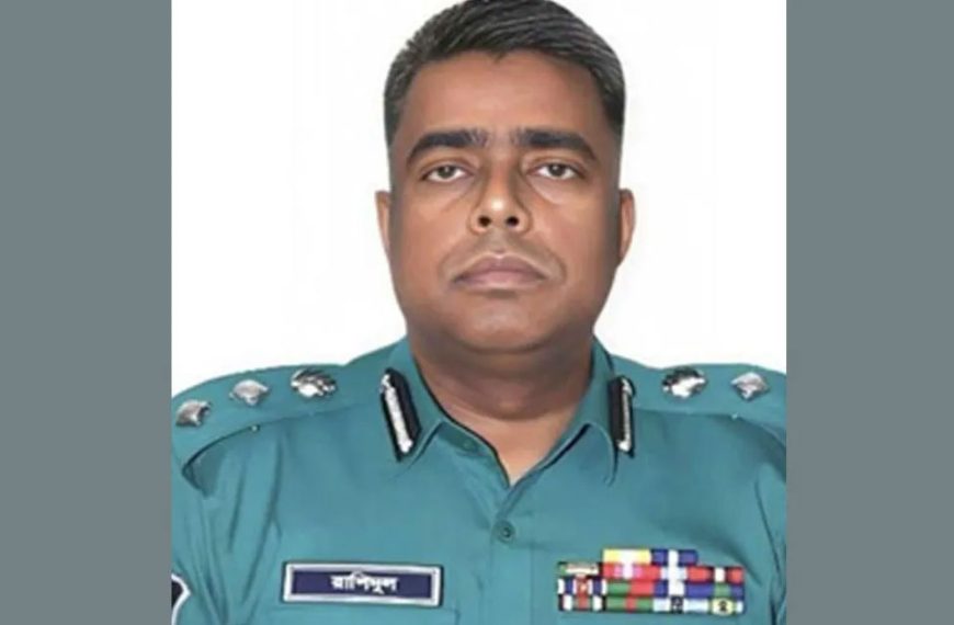 ‘ইন্সপেক্টরকে গাছে ঝুলিয়ে দেবো’ মন্তব্য করা পুলিশ কর্মকর্তা প্রত্যাহার, হেডকোয়ার্টার্সে রিপোর্টের নির্দেশ