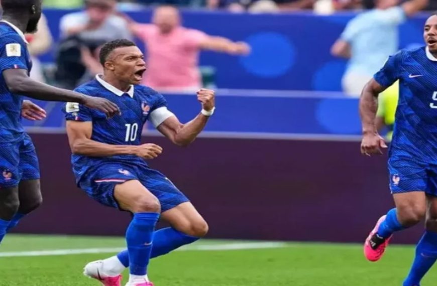 ইরাককে উড়িয়ে শেষ ৩২-এ ফ্রান্স, জোড়া গোলে ইতিহাস ছুঁলেন এমবাপ্পে