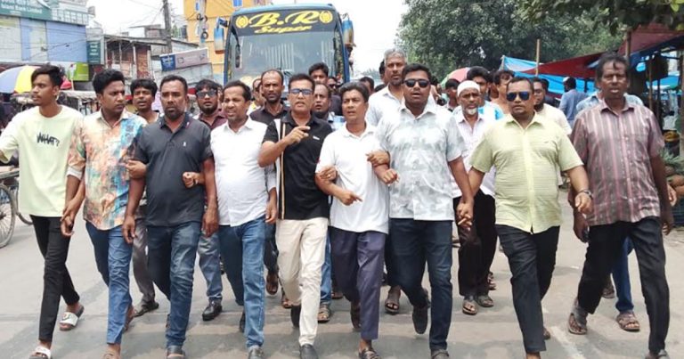 আদমদীঘিতে যুবদলের বিক্ষোভ ও প্রতিবাদ মিছিল