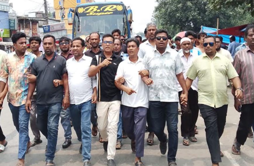 আদমদীঘিতে যুবদলের বিক্ষোভ ও প্রতিবাদ মিছিল