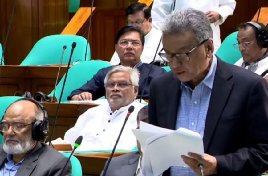 খুচরা বিক্রেতাদের কাছে পণ্য সরবরাহে প্রতি হাজারে দুই টাকা কর সুনির্দিষ্ট ভ্যাটের আওতায় আসছে মুদি দোকান, বিউটি পার্লার: সংসদে অর্থমন্ত্রী