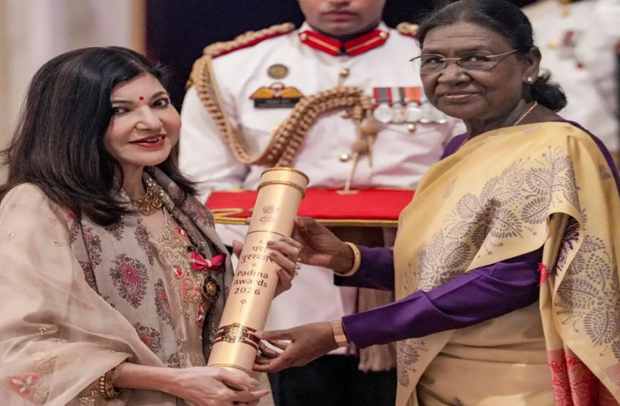পদ্মভূষণ সম্মানে সম্মানিত হলেন সংগীতশিল্পী অলকা ইয়াগনিক