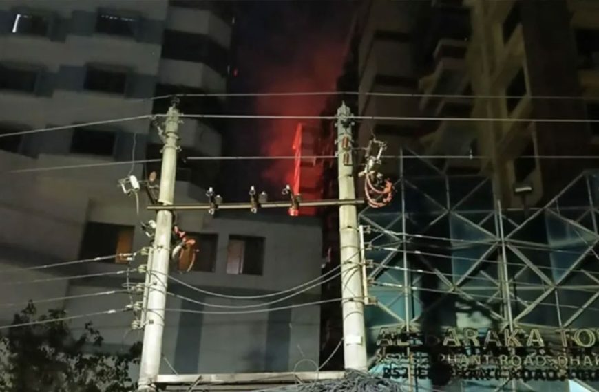 কাটাবনে আল বারাকা টাওয়ারে আগুনে প্রাণ গেল দুজনের