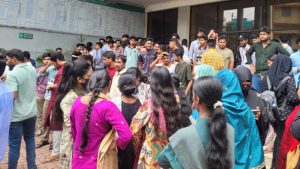 শিক্ষামন্ত্রীর পদত্যাগের দাবিতে রাজশাহী শিক্ষা বোর্ড ঘেরাও করে&hellip;