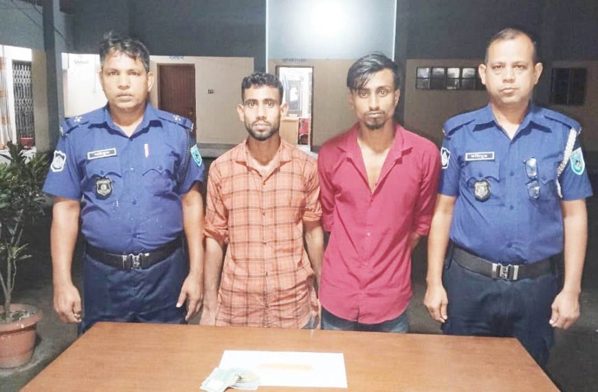 মধ্যরাতে কাউনিয়ায় পুলিশের অভিযান, ইয়াবা ও নগদ টাকাসহ আটক-২