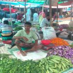 হঠাৎ আদমদীঘিতে সবজির বাজারে দাম চড়া