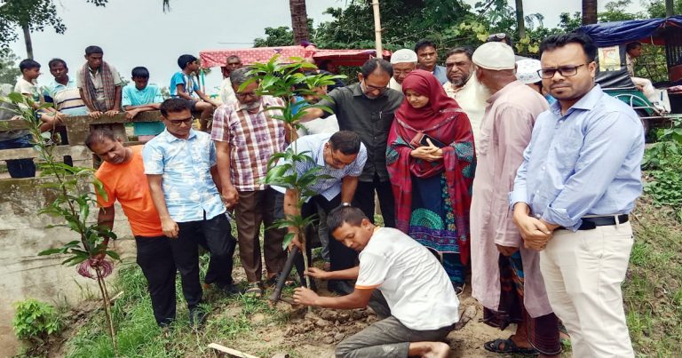 আদমদীঘিতে বৃক্ষ রোপন কর্মসূচীর উদ্বোধন করলেন এমপি মহিত&hellip;