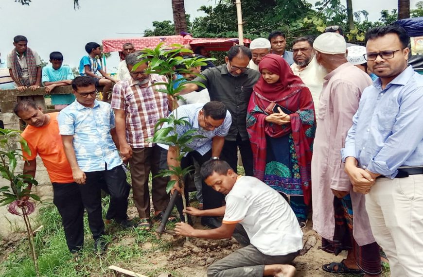 আদমদীঘিতে বৃক্ষ রোপন কর্মসূচীর উদ্বোধন করলেন এমপি মহিত তালুকদার