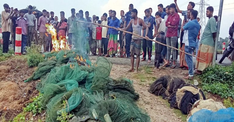 আদমদীঘির রক্তদহ বিলে ভ্রাম্যমান অভিযানে চায়না দুযারি ও&hellip;