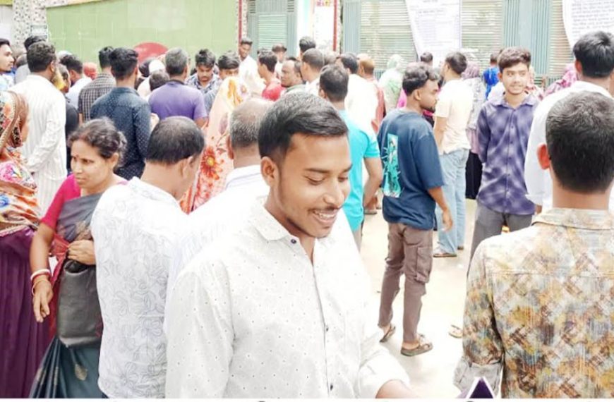 কাউনিয়ায় এইচএসসি ও সমমান পরীক্ষায় প্রথম দিনে অনুপস্থিত ৪০ পরীক্ষার্থী