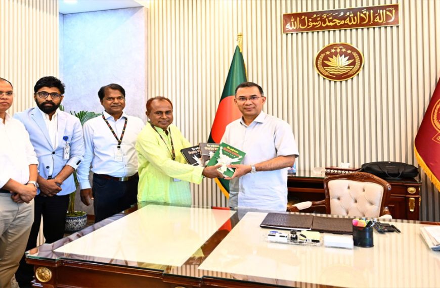 ‘বীর রাষ্ট্রনায়ক জিয়াউর রহমান’ বইয়ের মোড়ক উন্মোচন করলেন প্রধানমন্ত্রী