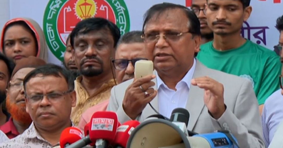 বাসাবাড়ির বর্জ্য অপসারণে অতিরিক্ত অর্থ নিলে ঠিকাদারদের টেন্ডার বাতিলের হুঁশিয়ারি ডিএসসিসি প্রশাসকের