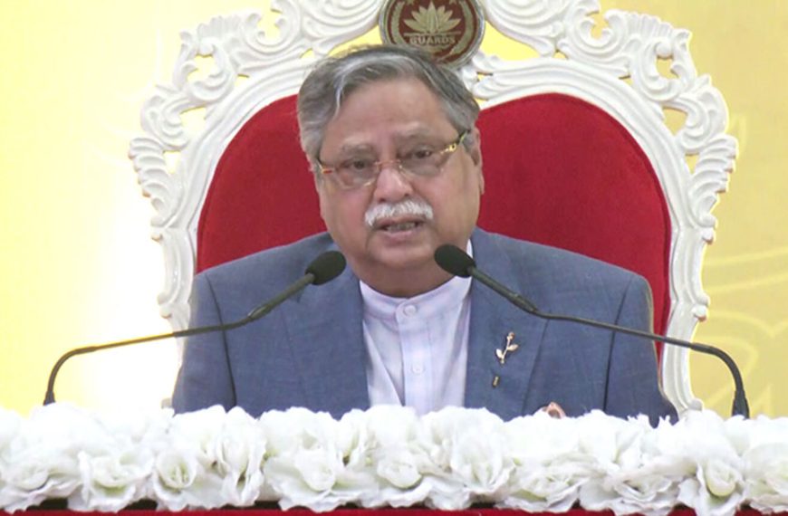 সশস্ত্র বাহিনীকে আধুনিক চতুর্মাত্রিক বাহিনীতে রূপ দিতে সরকার অঙ্গীকারবদ্ধ: রাষ্ট্রপতি