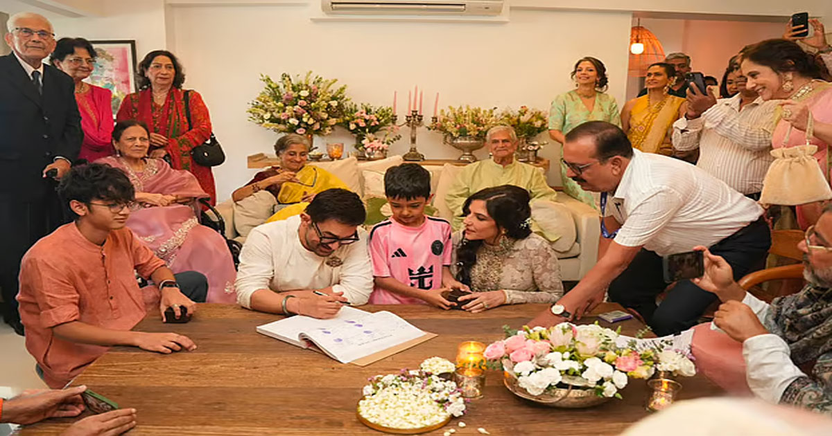 তৃতীয় বিয়ে করলেন আমির খান, পাশে ছিলেন তিন সন্তান