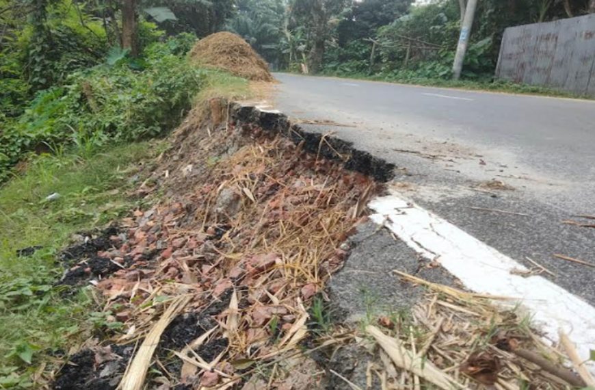 কোটি টাকা ব্যয়ে নির্মাণ, ছয় মাসেই ভাঙন কাউনিয়ার টেপামধুপুর সড়কে&hellip;