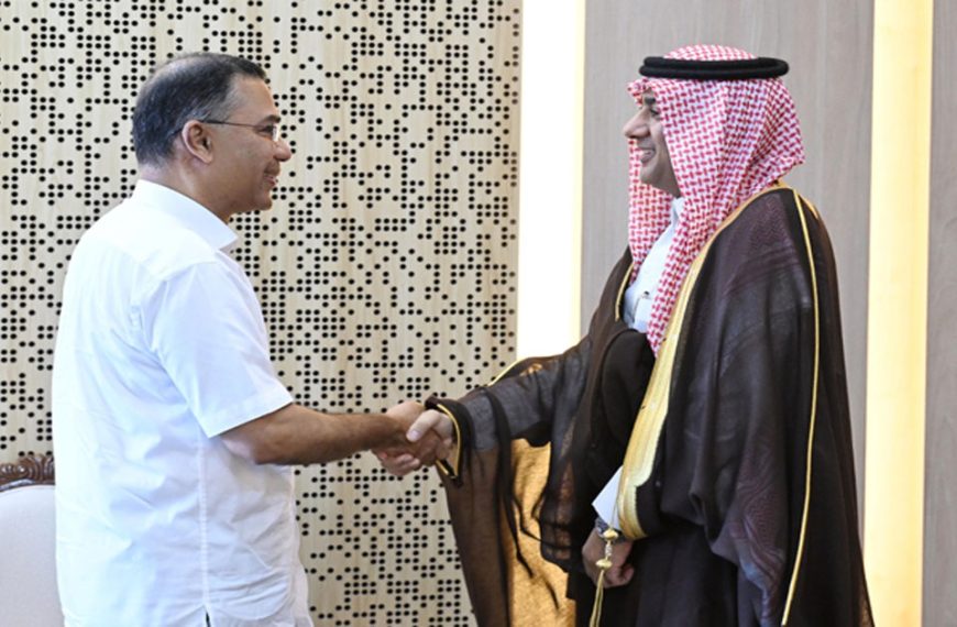 দ্বিপাক্ষিক সম্পর্ক জোরদারে প্রধানমন্ত্রীর সঙ্গে সৌদি রাষ্ট্রদূতের সৌজন্য সাক্ষাৎ