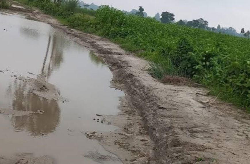 দেবীগঞ্জে রাস্তা সরকারী রাস্তা কেটে বালু পরিবহন, থানায় ১০ দিনে ও মামলা রেকর্ড হয়নি