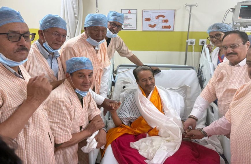 মোদির আশ্বাসের পর অনশন ভাঙলেন সোনম ওয়াংচুক, আন্দোলনকারীদের বিরুদ্ধে হবে না মামলা
