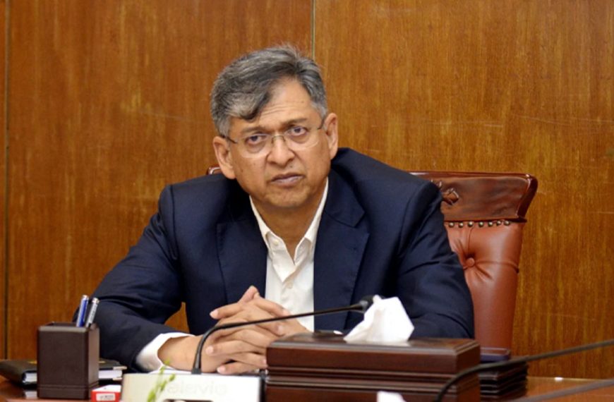 পরীক্ষার্থীদের আন্দোলন নিয়ে ঘোলা পানিতে মাছ শিকার করতে চাইছে একটি গোষ্ঠী: স্বরাষ্ট্রমন্ত্রী