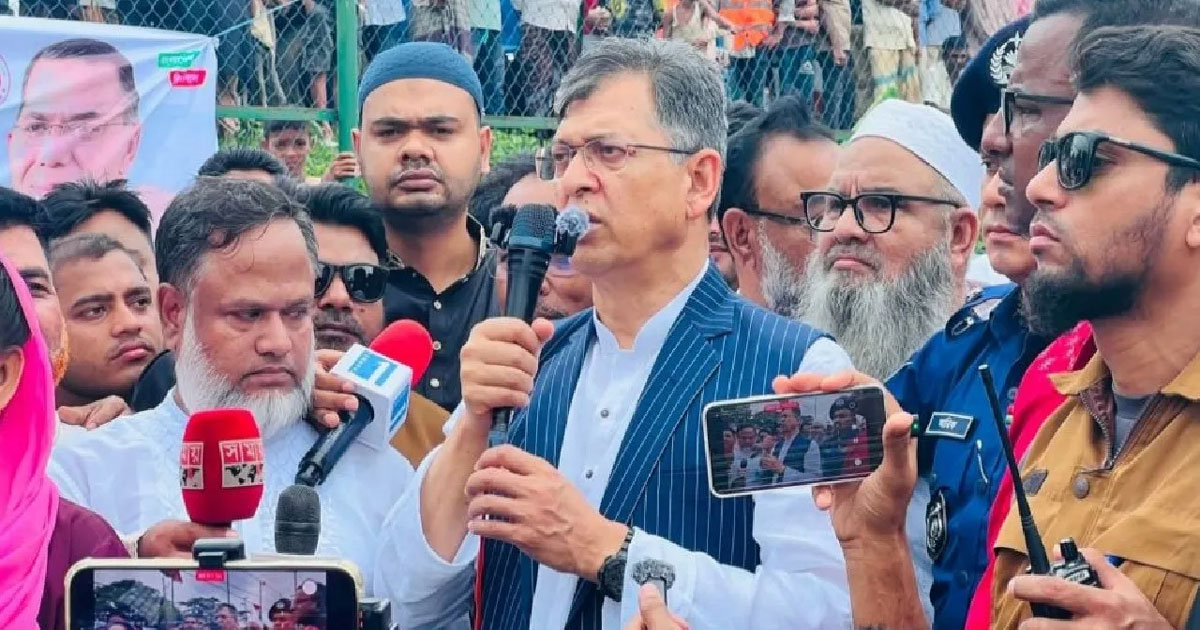 <p>‘আঁই দেরি গরি আইস্সিদে, আঁরে মাফ গরি দিয়্য’</p> <strong style='color:red;'>চকরিয়ায় বন্যাদুর্গতদের পাশে স্বরাষ্ট্রমন্ত্রী, দেরিতে আসায় ক্ষমা প্রার্থনা</strong> 