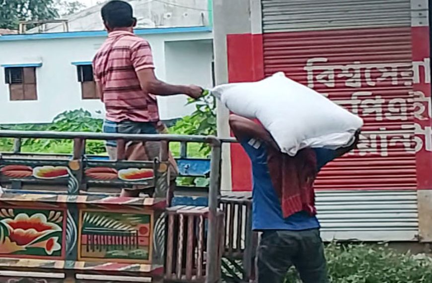 ডিলার সঠিক না কৃষি অফিসার আদমদীঘিতে…