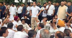 বিক্ষোভে উত্তাল ভারত, মোদির বাসভবনের সামনে রাহুল-প্রিয়াঙ্কা