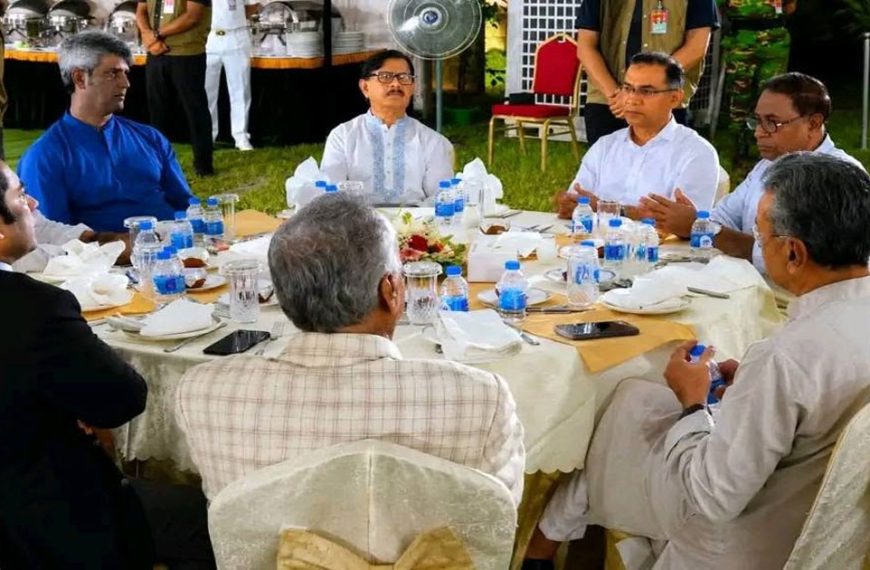 যুগপৎ আন্দোলনের ৪১টি রাজনৈতিক দলের সঙ্গে তারেক রহমানের প্রথম বৈঠক