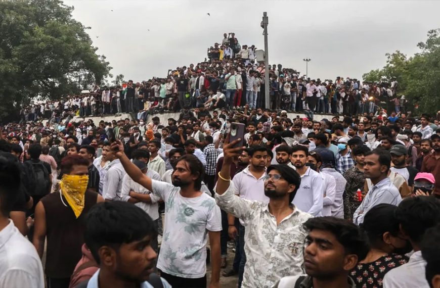 দ্য গার্ডিয়ানের প্রতিবেদন সংসদ পর্যন্ত চলে এসেছে ‘তেলাপোকারা’, মোদি সরকারের সামনে নতুন চ্যালেঞ্জ?