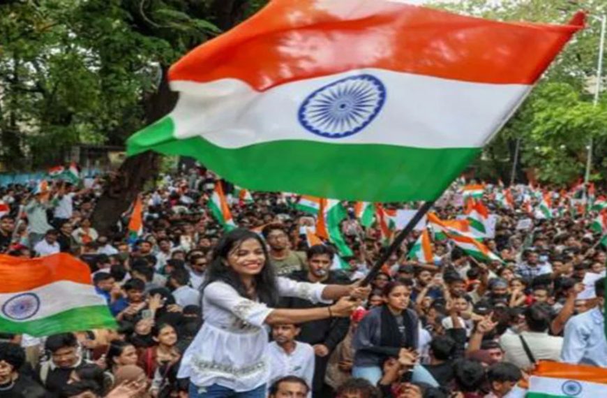 ভারতজুড়ে এখন একটিই স্লোগান ‘এবার মোদির…