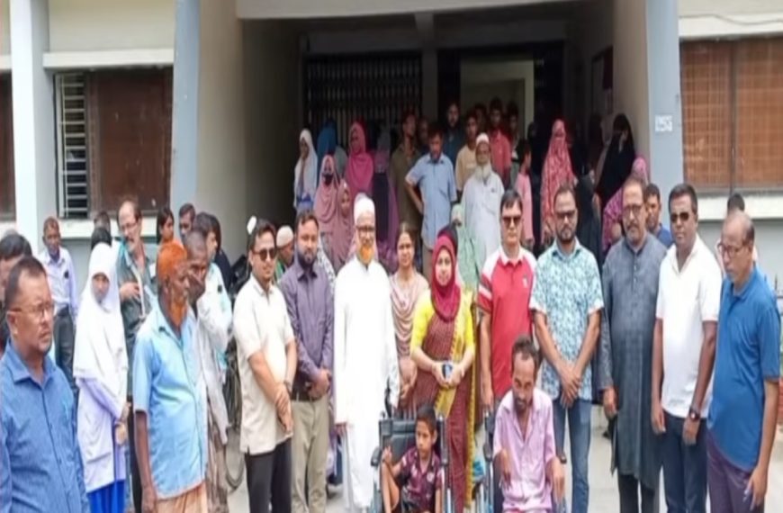 পঞ্চগড়ে মেধাবী শিক্ষার্থী, অসহায় ও প্রতিবন্ধীদের মাঝে সাইকেল সহ নানা সামগ্রী বিতরণ