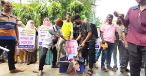 রাজশাহী মেডিকেল বিশ্ববিদ্যালয়ের ভিসির পদত্যাগ দাবিতে অবস্থান কর্মসূচি
