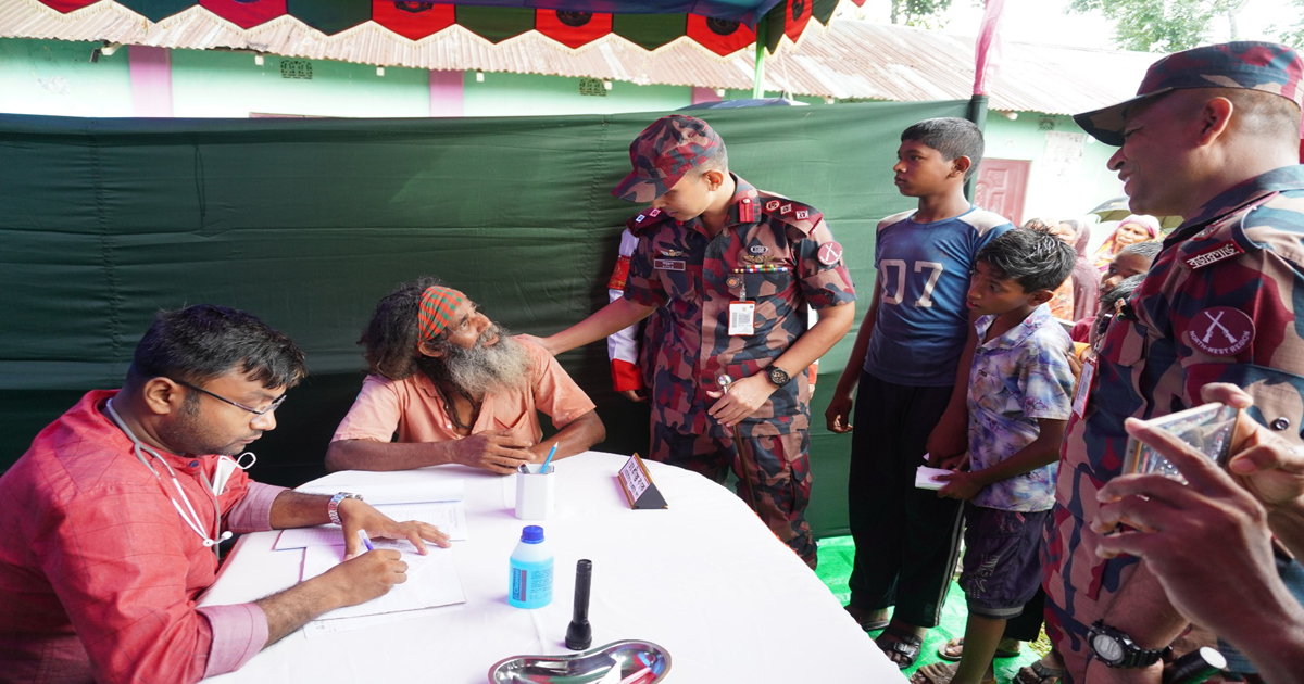পঞ্চগড়ে বিজিবির উদ্যোগে দিনব্যাপি বিনামুল্যে চিকিৎসা ও ঔষুধ বিতরণ