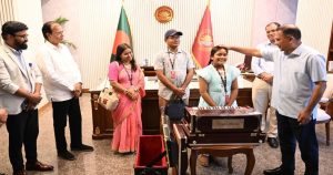 প্রধানমন্ত্রীর সঙ্গে দেখা করে স্বপ্নপূরণ অনুশ্রীর, মিলল হারমোনিয়াম&hellip;