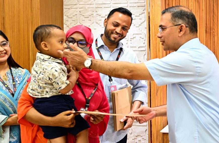 জুলাইয়ের শহীদ ও আহত পরিবারের সদস্যদের চাকরির নিয়োগপত্র তুলে দিলেন প্রধানমন্ত্রী