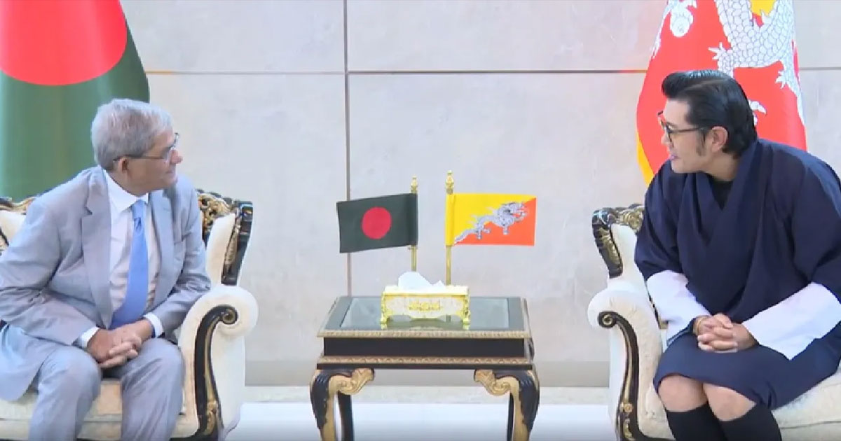 ঢাকায় যাত্রাবিরতিতে ভুটানের রাজা, রাষ্ট্রপতি ও প্রধানমন্ত্রীকে ভুটান সফরের আমন্ত্রণ
