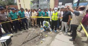 বরিশাল জেলা ও দায়েরা জজ আদালতে চত্বরে ককটেল&hellip;