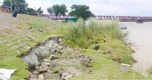 কাউনিয়ায় রেল ও সড়ক সেতুর মাঝে নদী রক্ষা&hellip;