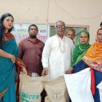 কাউনিয়ায় বন্যাকবলিত পরিবারের পাশে প্রশাসন, বিতরণ হলো জিআর চাল