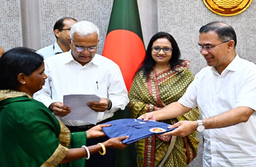 সবাই এগিয়ে এলে বড় সমস্যার সমাধানও সম্ভব: প্রধানমন্ত্রী