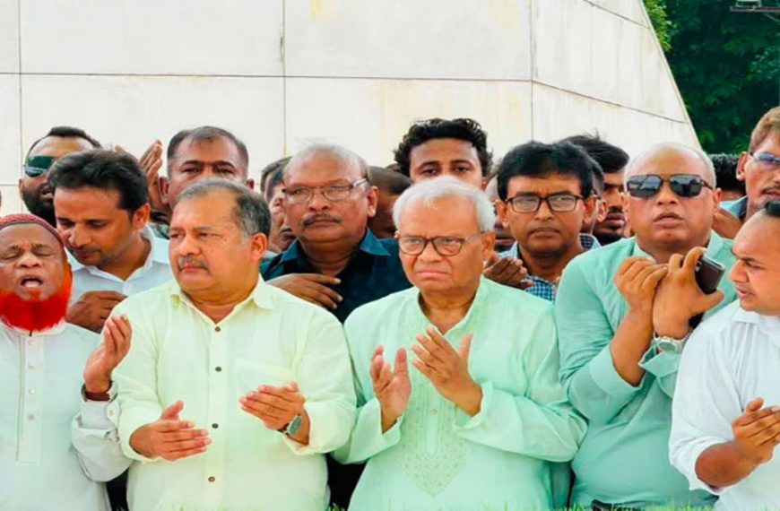 অনেক সংকটের মধ্য দিয়ে দায়িত্ব পালন করছে সরকার: রিজভী