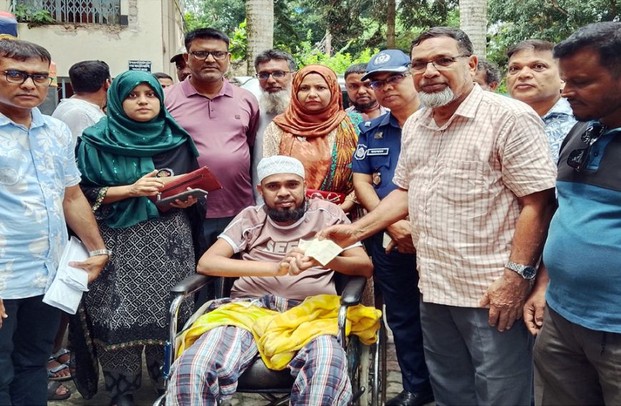 আদমদীঘিতে এমপি কর্তৃক অসহায়দের মাঝে অনুদানের চেক প্রদান