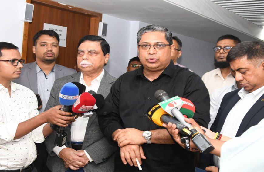 আগামী ছয় মাসের মধ্যে বাংলাদেশ হতে দুই লাখ শ্রমিক নেবে মালয়েশিয়া: স্থানীয় সরকার প্রতিমন্ত্রী